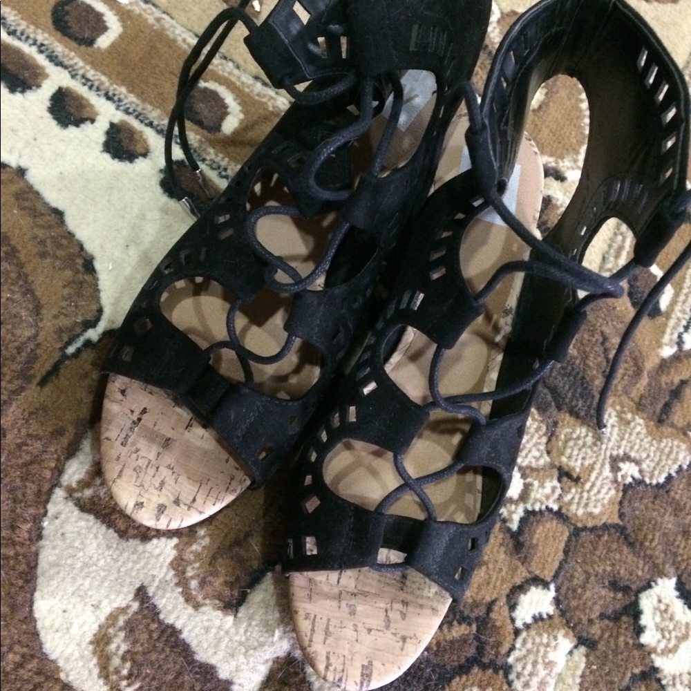 BRAND NEW lace up shoes